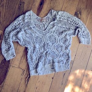 CLOSET CLOSING! 👗Very chic sweater